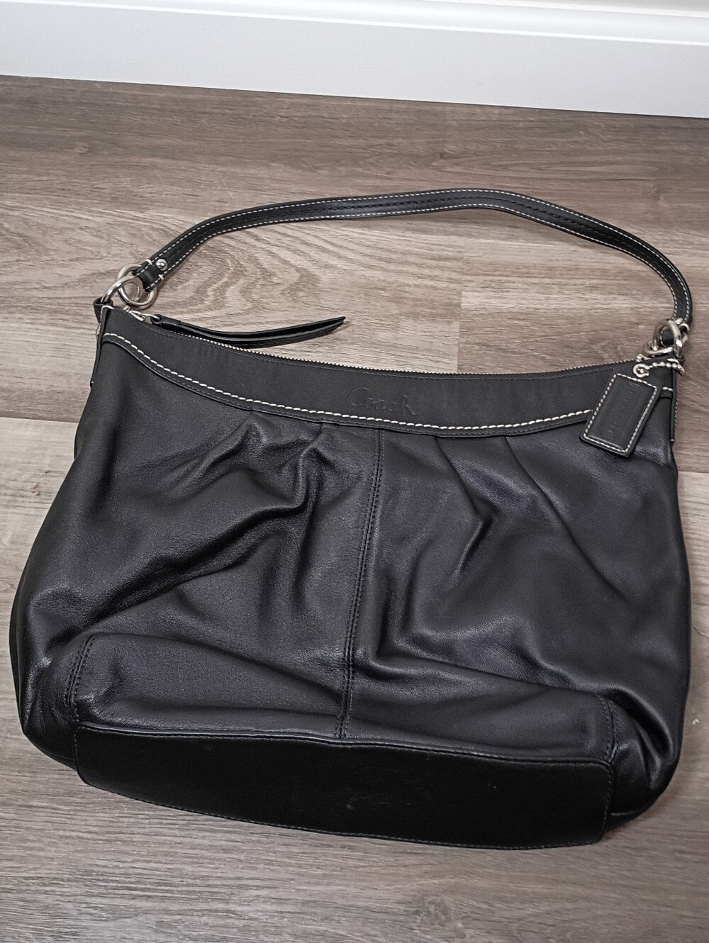 Coach Vintage 2010s Classic Black Leather Large Hobo Soho Zippered Shoulder Bag